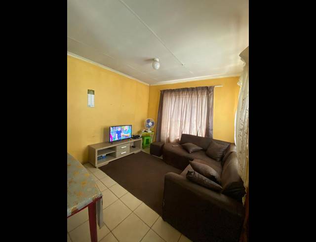 7 BEDROOM HOUSE FOR SALE IN PAYNEVILLE